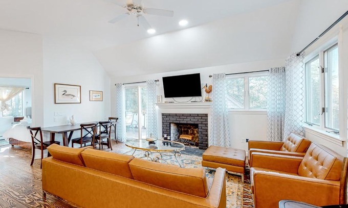 Wellfleet Casa | Tranquil Getaway