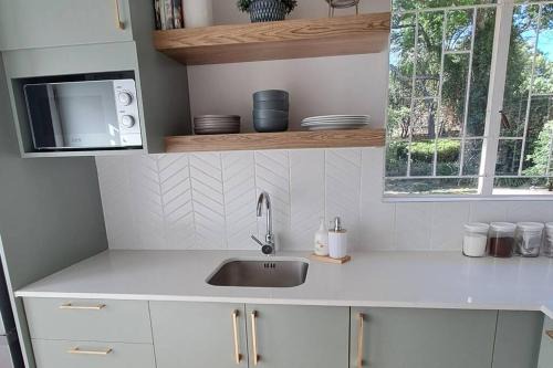 Greater Johannesburg Metropolitan Area Apartamento | Tranquil Guest Suite with solar power and back up water