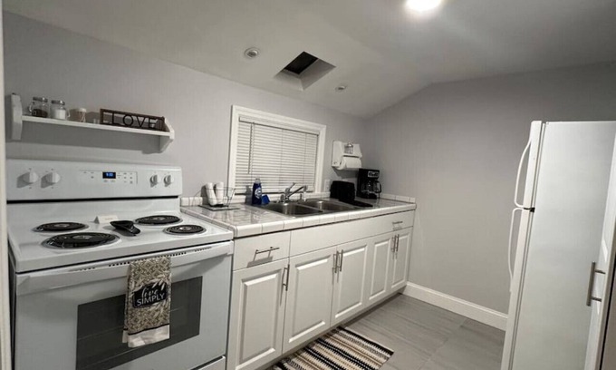 Colonialtown North Apartamento | Tranquil Hideaway: 2-Bedroom Retreat near Mills/50