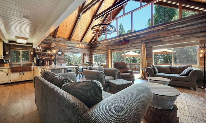 Croft Casa | Tranquil Hillside Home w/ Private Hot Tub!