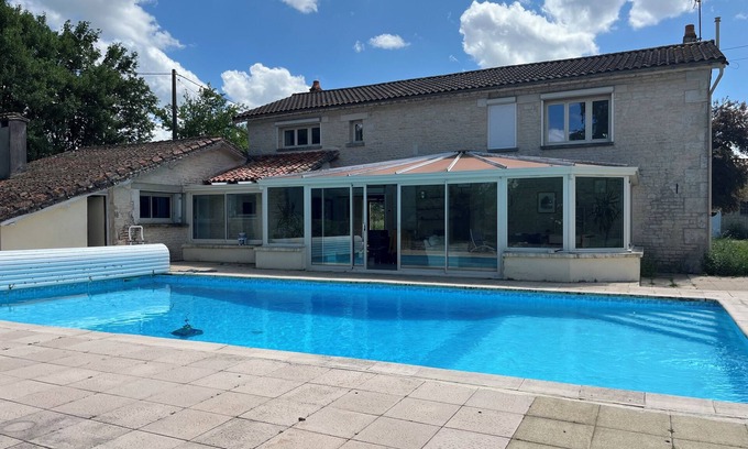 Asnieres-en-Poitou Casa | Tranquil House with large pool, set in private garden
