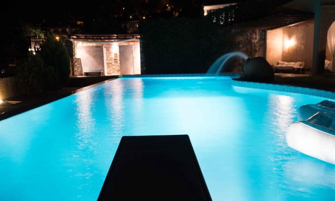 Ano Volos Apartamento | Tranquil Infinity Pool Getaway (private jacuzzi and steam bath, pool, garden, sea and city views)