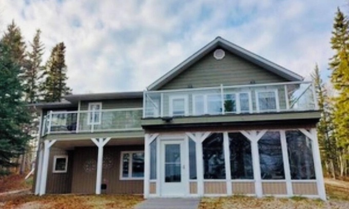 Cranberry Portage Cabina | Tranquil Lakefront Heron House