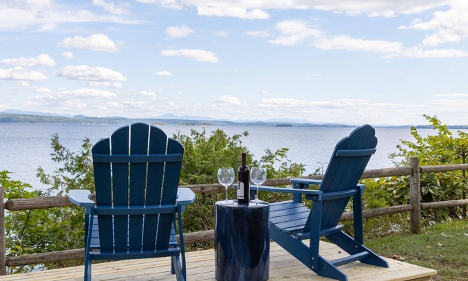 Grand Isle Casa | Tranquil lake house in VT w/ breathtaking views!