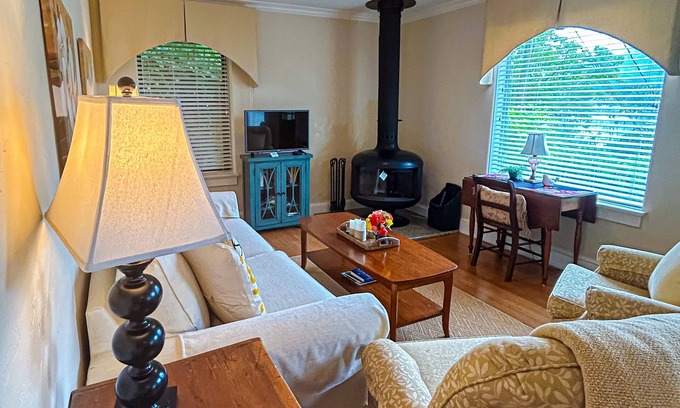 Lake Junaluska Cabaña | Tranquil Lake Junaluska cottage: serene views, modern comforts, adventure