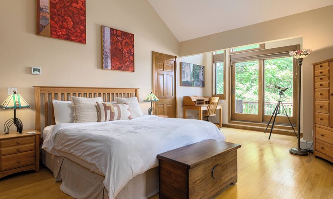 Putnam Valley Casa | Tranquil LakeFront Lodge w/ Private Beach