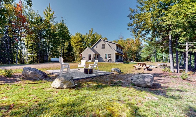 Northeast Somerset Casa | Tranquil Lakefront Retreat with Breathtaking Views and Cozy Firepit
