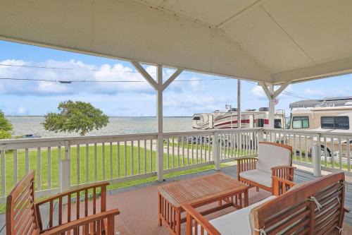 Princeton Casa | Tranquil Lakeside Escape 2 Bedrooms Patio Views