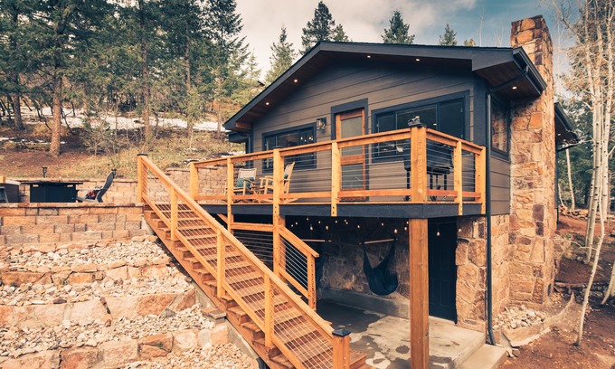 Cascade-Chipita Park Casa | ☆Modern Luxury Cabin - Hot Tub✔ Hiking✔ Hammocks✔☆