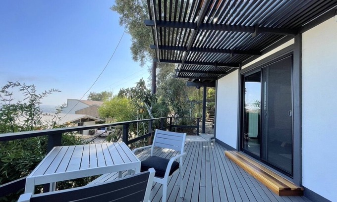 Camarillo Apartamento | Tranquil Mid Century Studio With Deck and Views!