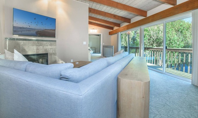 Watsonville Casa | Tranquil Modern 4-bedroom Beach House with WiFi in Santa Cruz County
