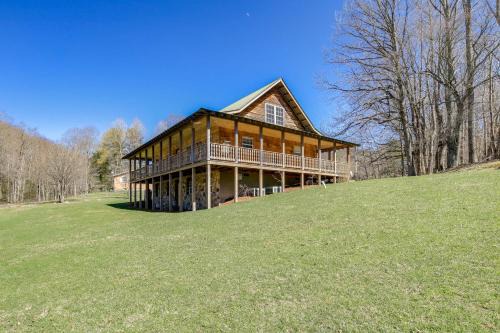 Damascus Casa | Tranquil Mountain Getaway in Troutdale Game Room!