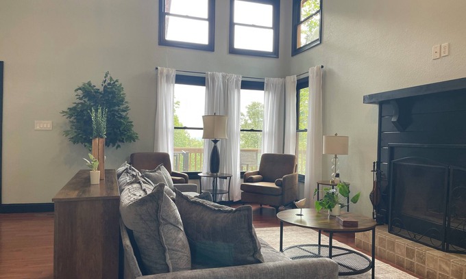 Ranger Cabina | Tranquil Mountain Lodge Escape Near Carters Lake