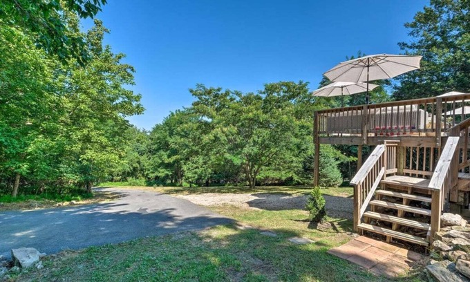 Linden Casa | Tranquil mountainhouse w/hot tub, super close to trails & wineries- pet friendly