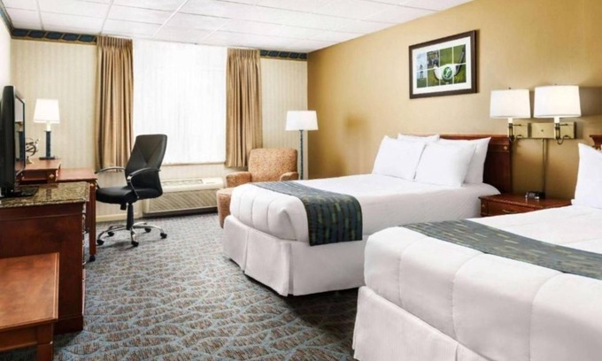 Cheat Lake Apartamento | Tranquil Oasis: Lakeview Golf Resort Studio w Pool