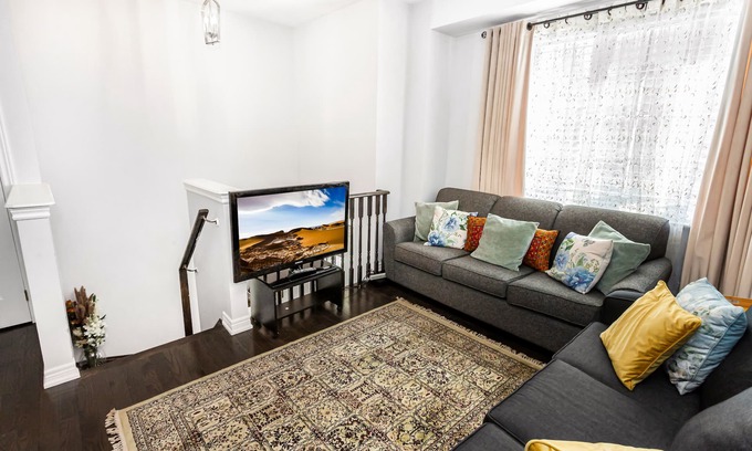 East Credit Casa | Tranquil Oasis ~ Spacious 4BR ~ Mississauga