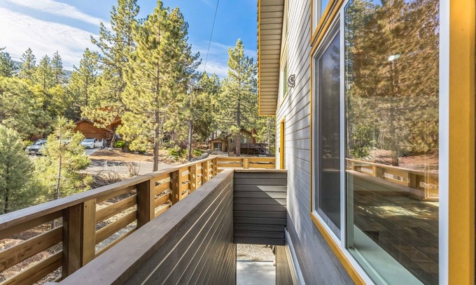Pine Mountain Club Cabina | Tranquil Pine Mountain Retreat 3 Bedroom Cabin by RedAwning
