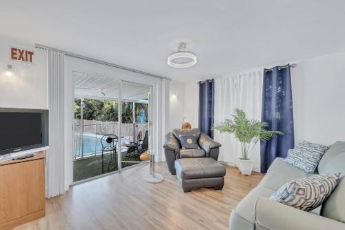 North Central Hollywood Casa | Tranquil Pool Home in Hollywood Close to Beach Airport