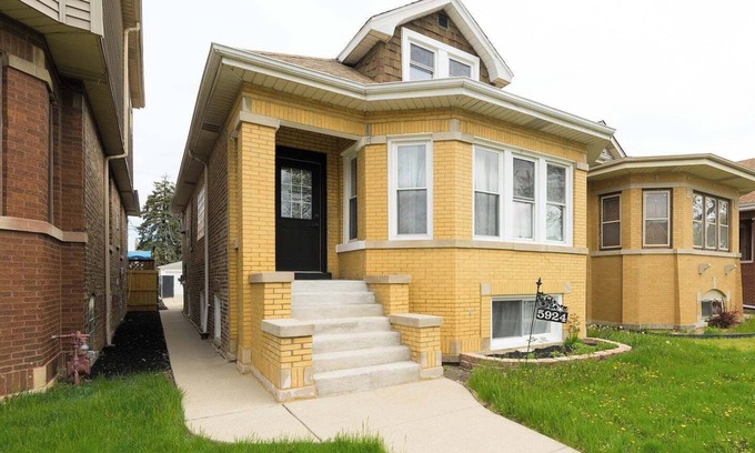 Chicago Apartamento | Tranquil Portage Park Stay
