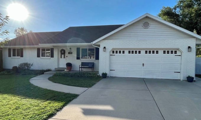 Lakeview Casa | Tranquil Retreat-2 Bed 2 Bath Vacation Haven!