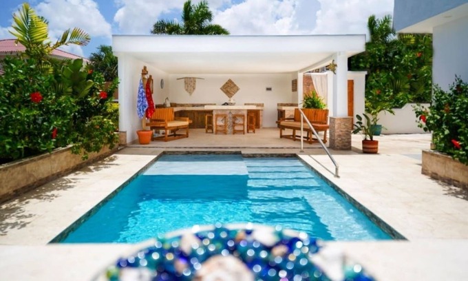 Grote Berg Apartamento | Tranquil Retreat near beaches w/resort style charm and communal pool area