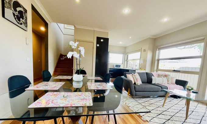 Glenroy Casa | Tranquil Retreat Near to Airport