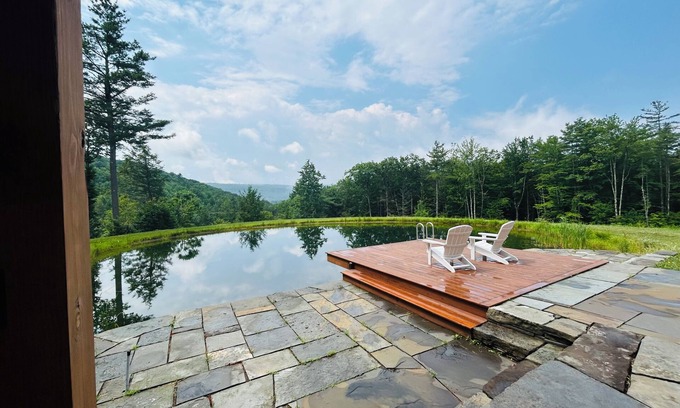 Town of Broome Apartamento | Tranquil Retreat-Pond side on 16 Acres Hunters Welcome