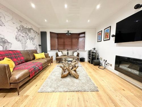 Chapeltown Casa | Tranquil Retreat Spacious 4-Bedroom Family Home