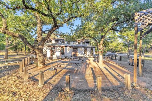 Fredericksburg Casa | Tranquil Retreat w/Hot-Tub 10-Mins to Downtown!