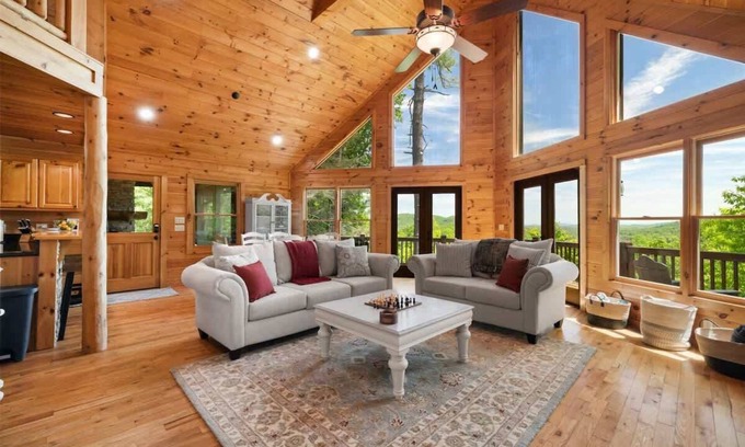 Epworth Cabina | Tranquil Ridge- View, pet friendly, hot tub, sauna