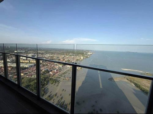 Malacca City Apartamento | Tranquil Seaview 2-Bedroom Luxury Retreat with Wifi