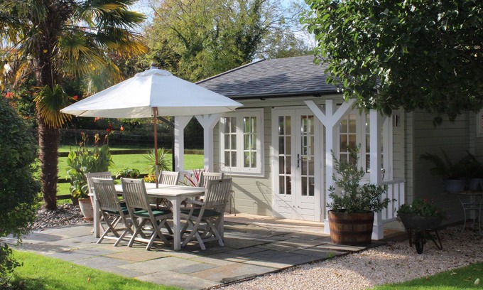 Woolstone Cabina | Tranquil setting at the foot of White Horse Hill, The Downs & The Ridgeway Path