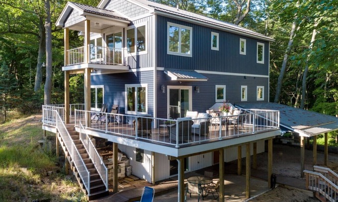 Norton Shores Casa | Tranquil Shores | Relax on Lake Michigan 4BR, 4BA