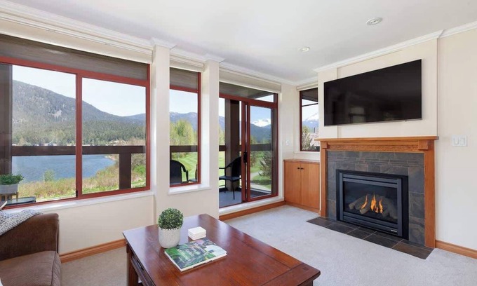 Nicklaus North Condominio | Stunning Lake & Golf Course Views, Free Parking