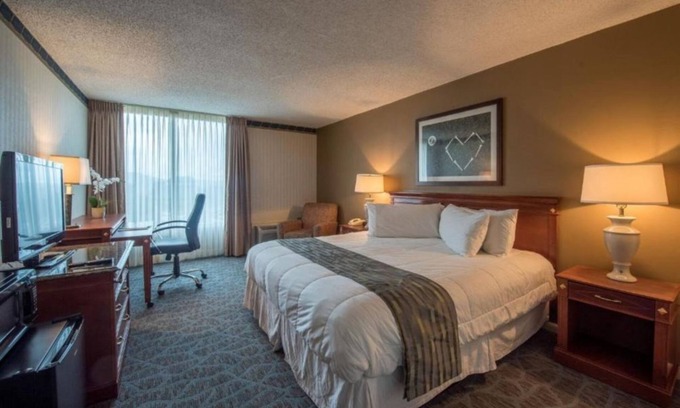 Cheat Lake Apartamento | Tranquil Studio at Lakeview Golf Resort Hotel w BBQ