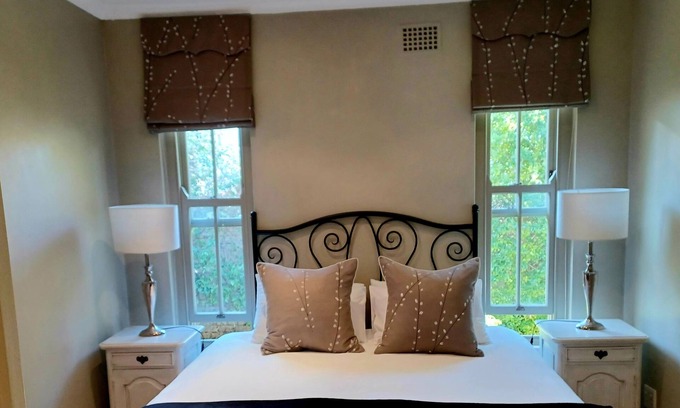 Lakeside Casa | Tranquil Tokai...Close to Constantia Wine Route Muizenberg beach. Tokai Forest.