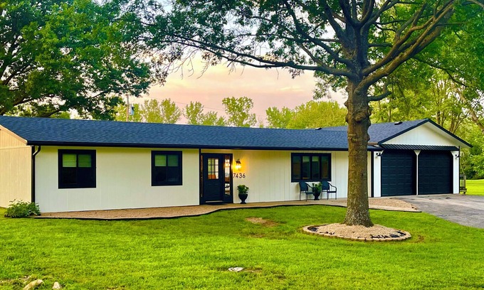 West Shore Casa | Tranquil, upscale house tucked in the woods near Perry Lake, Kansas.