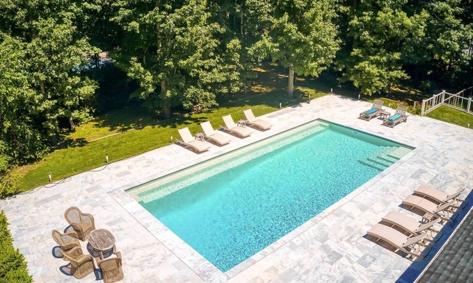 Hay Beach Casa | TRANQUIL RESORT STYLE RETREAT WITH LUXURY GUNITE POOL 2 MIN FROM SANDY BEACHES