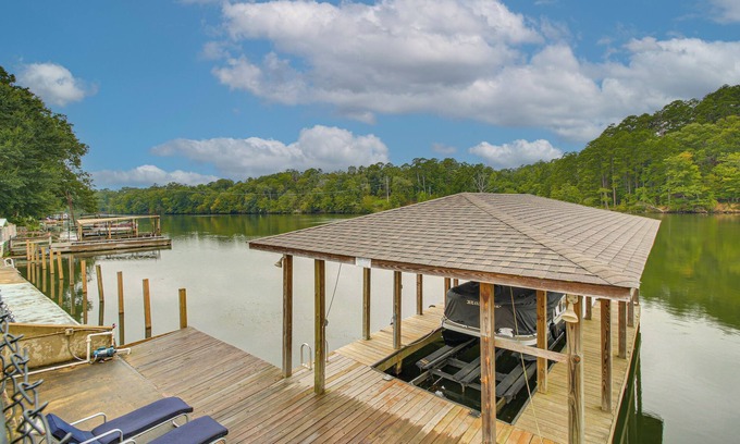 Mid America Casa | Tranquil Views: Riverfront Retreat in Hot Springs!