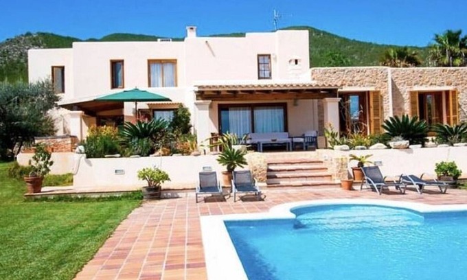 Ciudad de Ibiza Villa | Espaciosa villa en la ciudad de Ibiza con piscina
