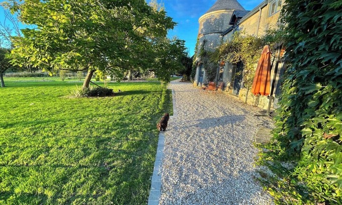 Challes Casa | Tranquil Villa with Private Tennis Court and Pool in Challes, Pays de la Loire