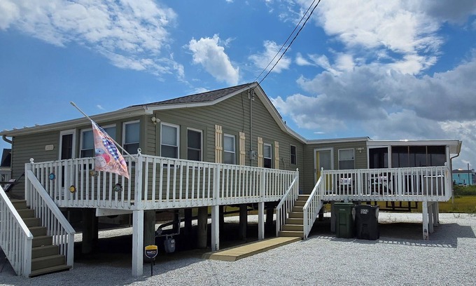 Tuckerton Beach Casa | Tranquil Water View 3-bedroom, 1-bathroom house in Tuckerton Sleeps : 8