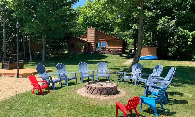Central Lake Cabaña | Tranquil waterfront cottage in Central Lake
