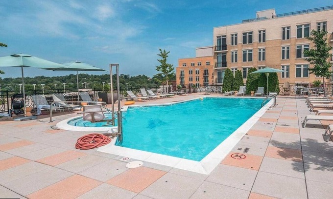 National Harbor Condominio | Tranquil Waterfront Living - 2 Bed, 2 Bath Beauty Near the City!