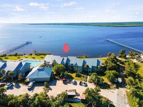 Port Charlotte Apartamento | Tranquil Waterfront Retreat w Scenic Views-Heated Pool