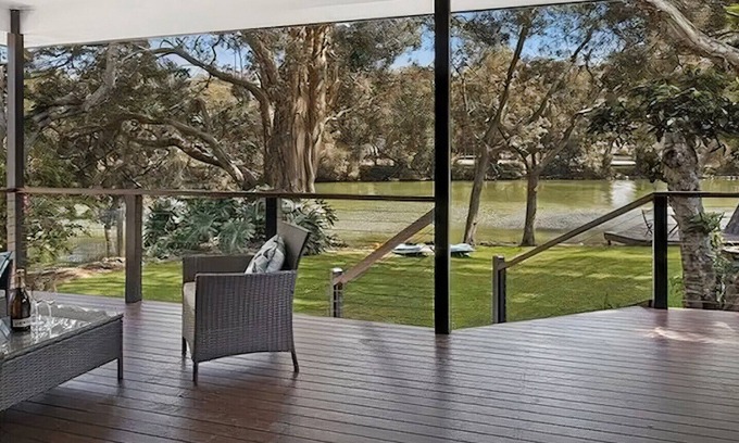 Budgewoi Casa | Tranquil waters - beach house oasis