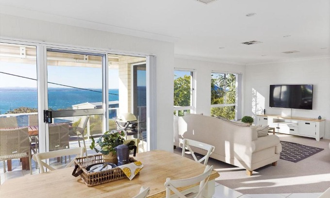 Nelson Bay Casa | Tranquil with Harbour Views
