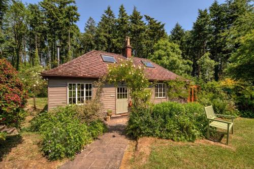 Wraxall Casa | Tranquil Woodland Cottage, 10-Min Drive to Clifton