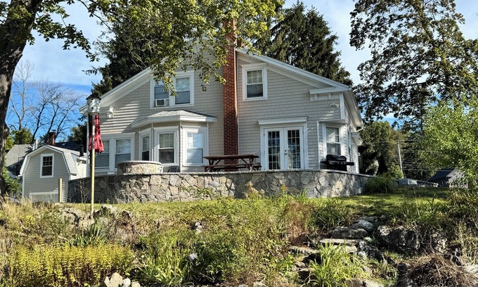 York Harbor Casa | Tranquility and ease: 3 bedroom home 3 minutes from York Harbor Beach