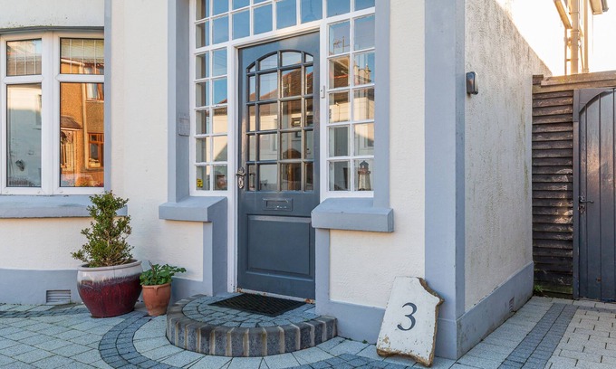 Portrush Cabaña | TRANQUILITY, pet friendly, with open fire in Portrush